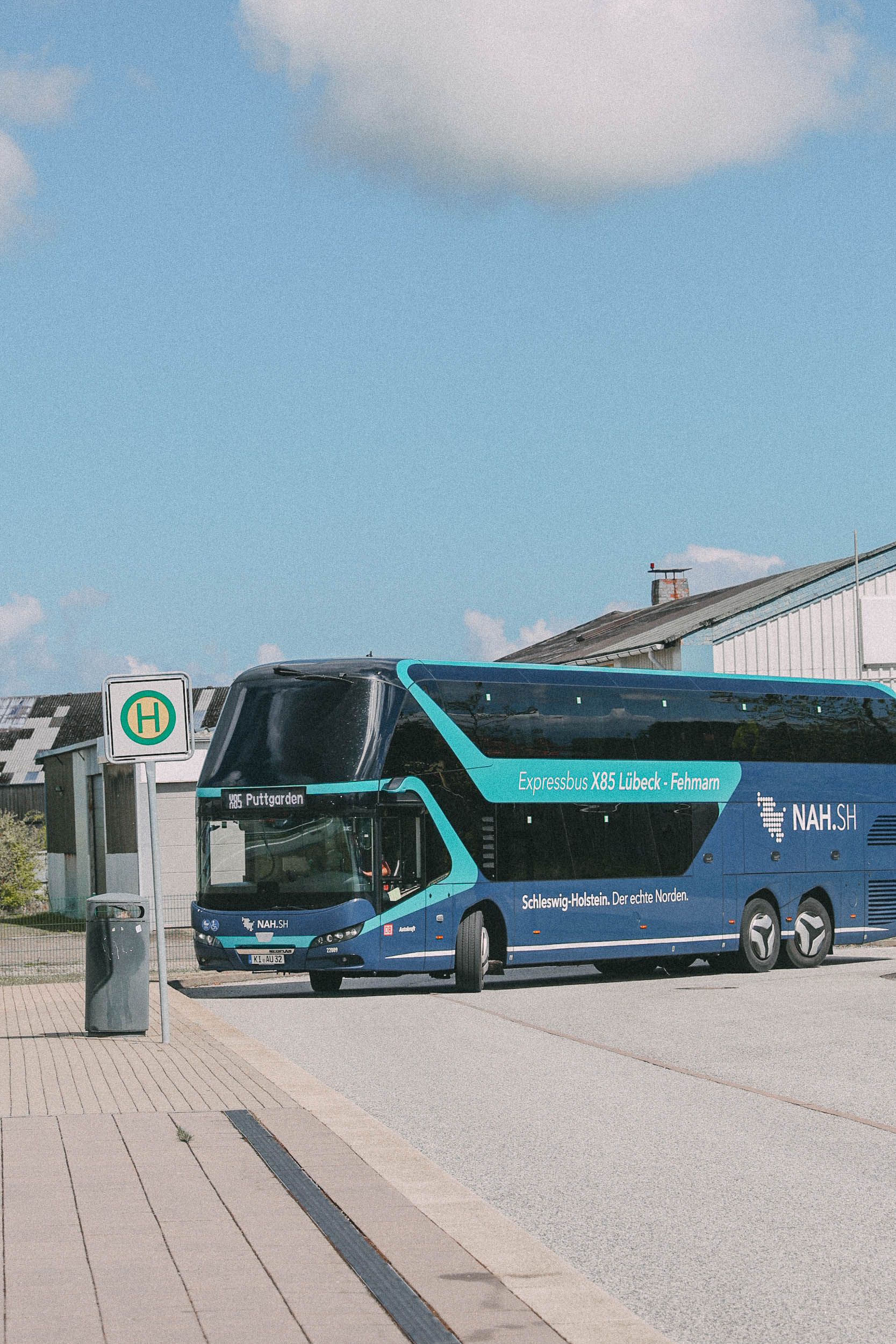 Doppeldeckerbus auf dem Weg nach Fehmarn