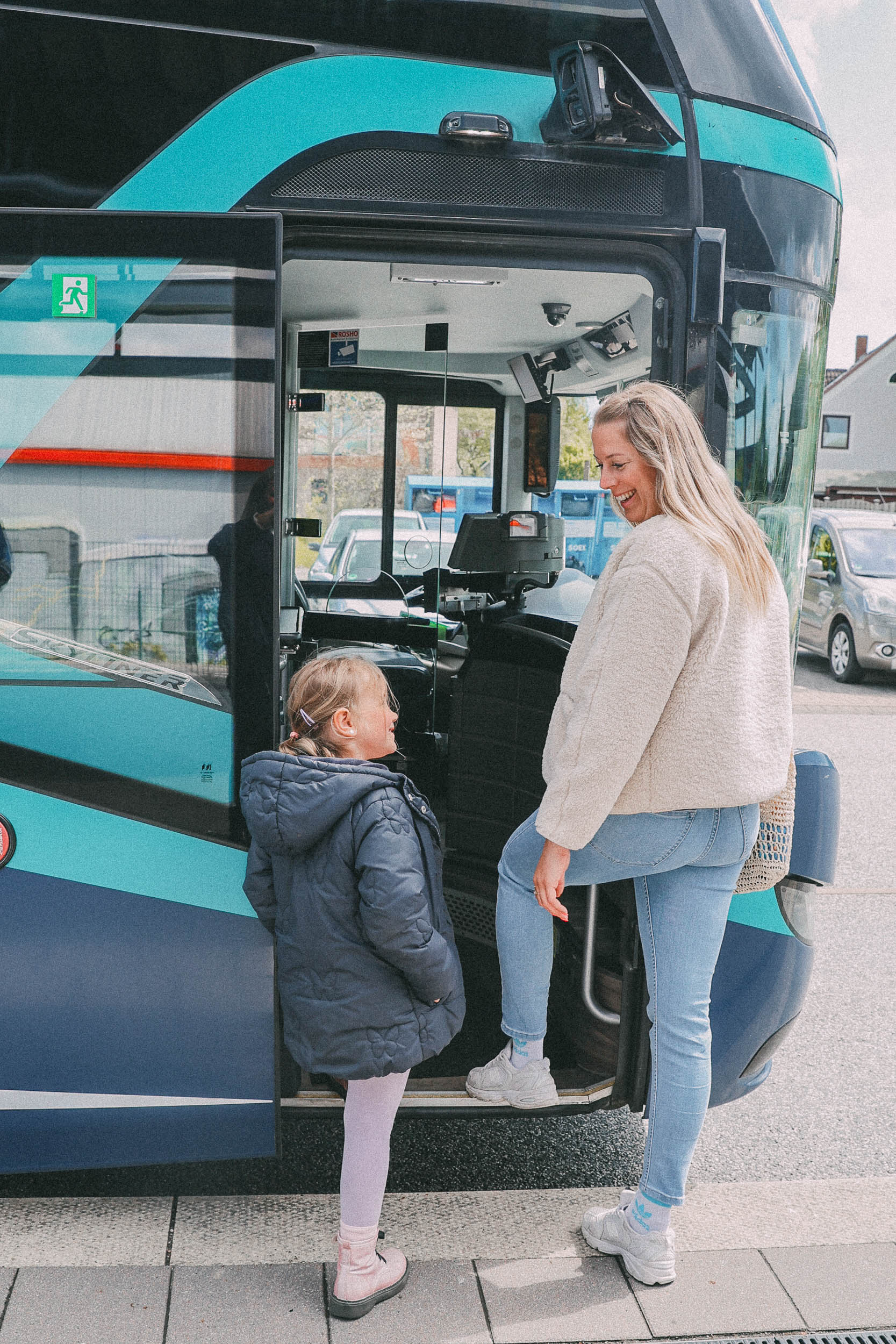 Einstieg in den Doppeldeckerbus X85